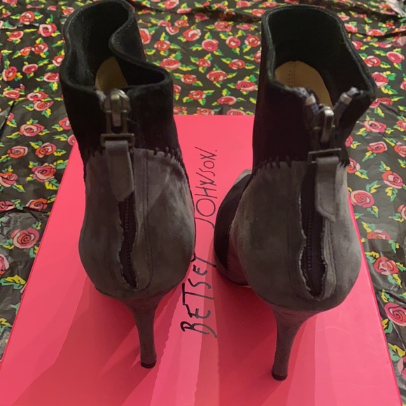 Betsey Johnson Wizaro Black Gray Booties - Picture 5 of 7